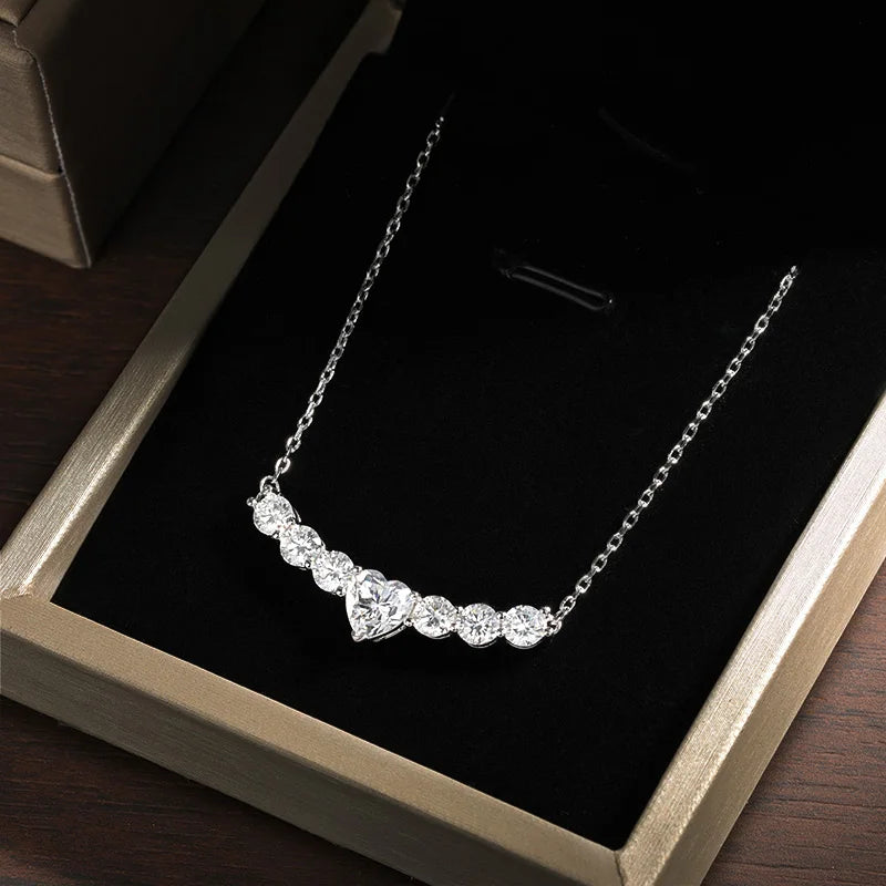 2,8 CT D VVS1 Heart Pendant Necklace