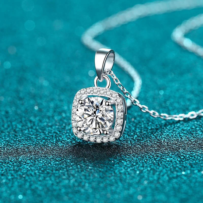 2CT D VVS1 Pendant Necklace