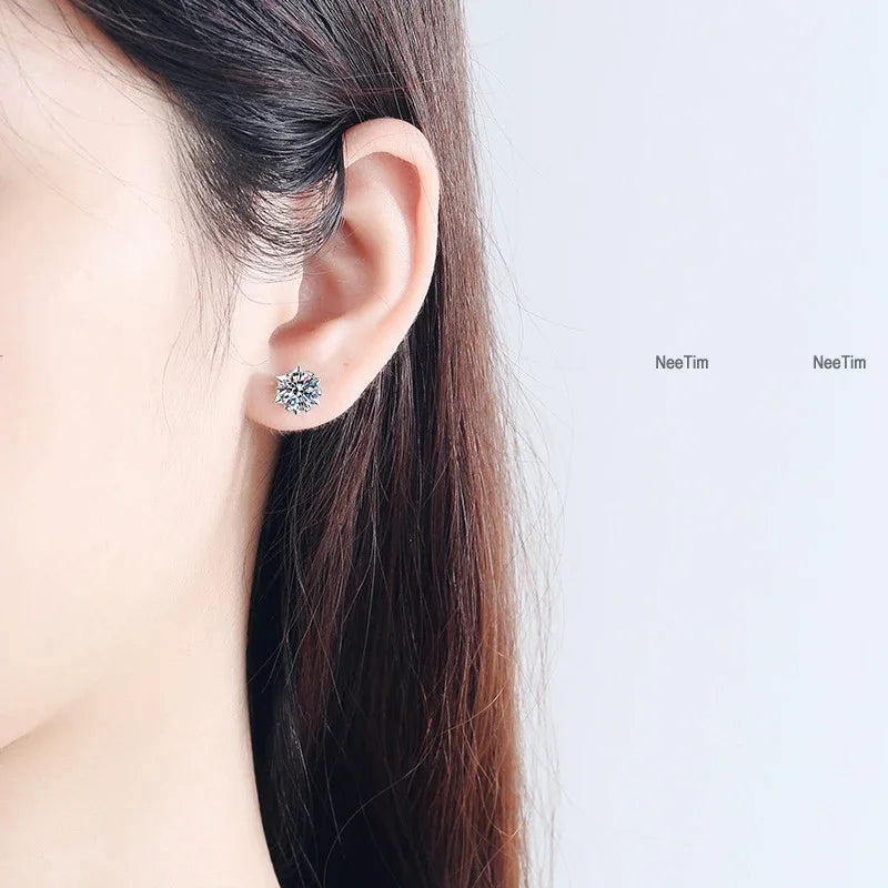 0,5 CT Snowflake Stud Earrings