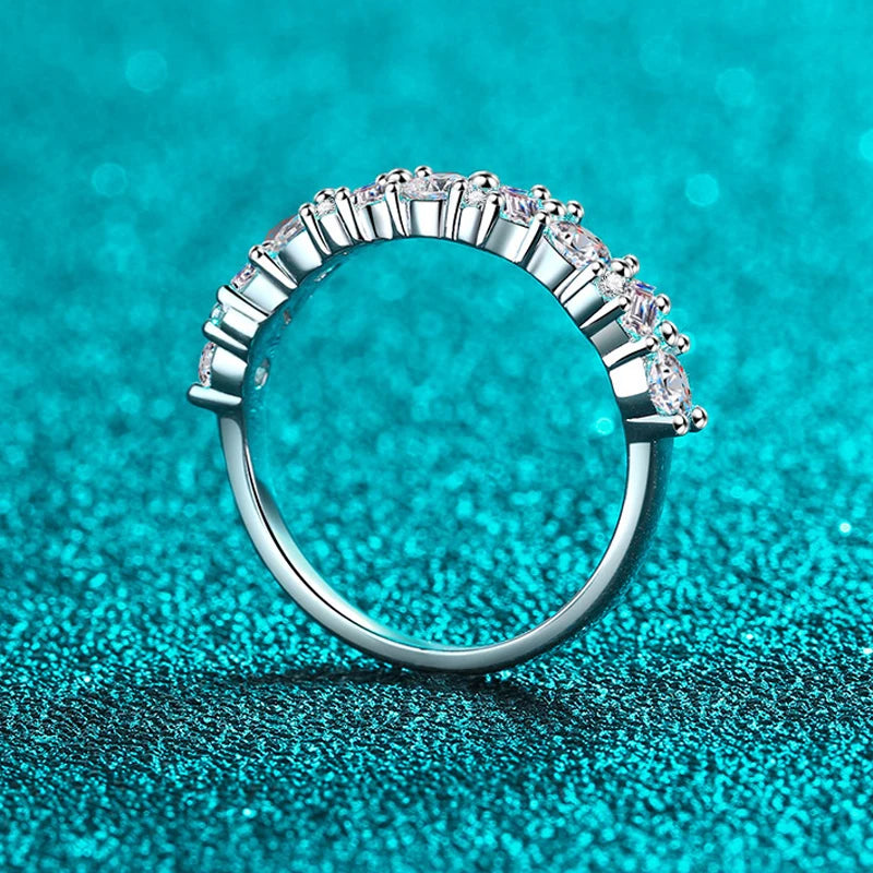 0.9 CT Ring – Emerald/Round Cut Half Eternity