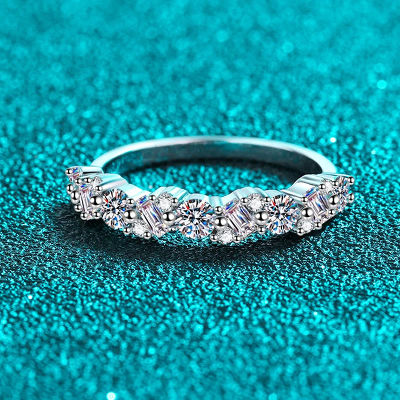 0.9 CT Ring – Emerald/Round Cut Half Eternity