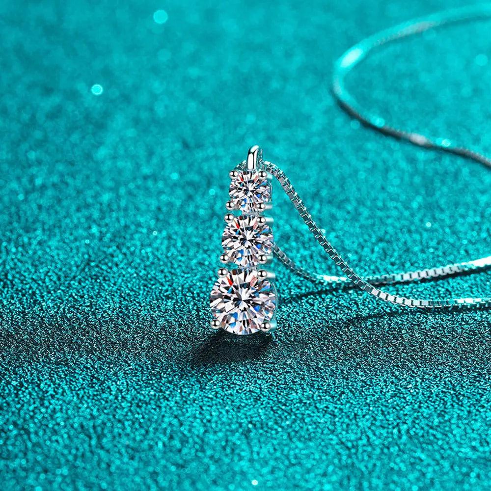 1,8 CT 3-Stone Pendant Necklace
