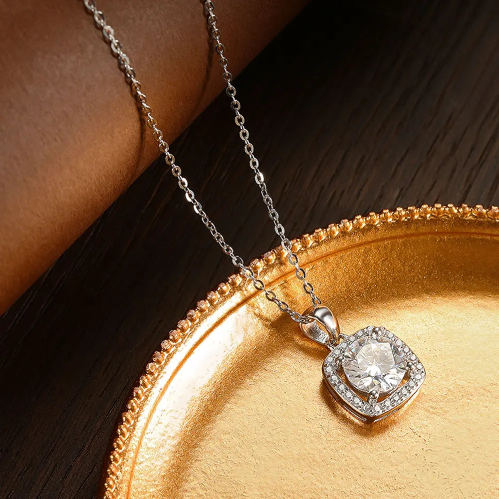 2CT D VVS1 Pendant Necklace
