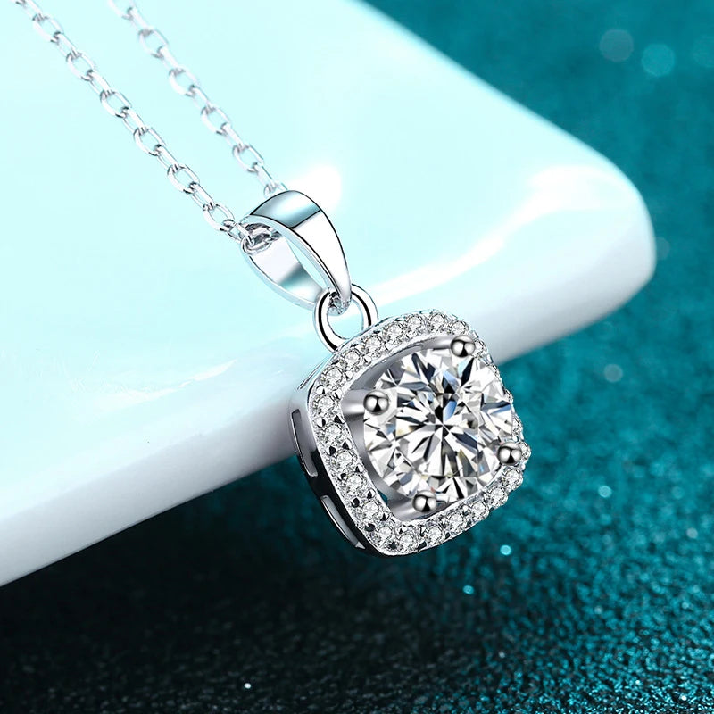 2CT D VVS1 Pendant Necklace