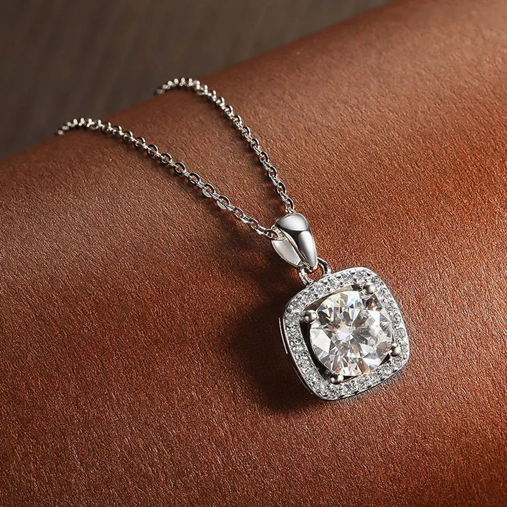 2CT D VVS1 Pendant Necklace