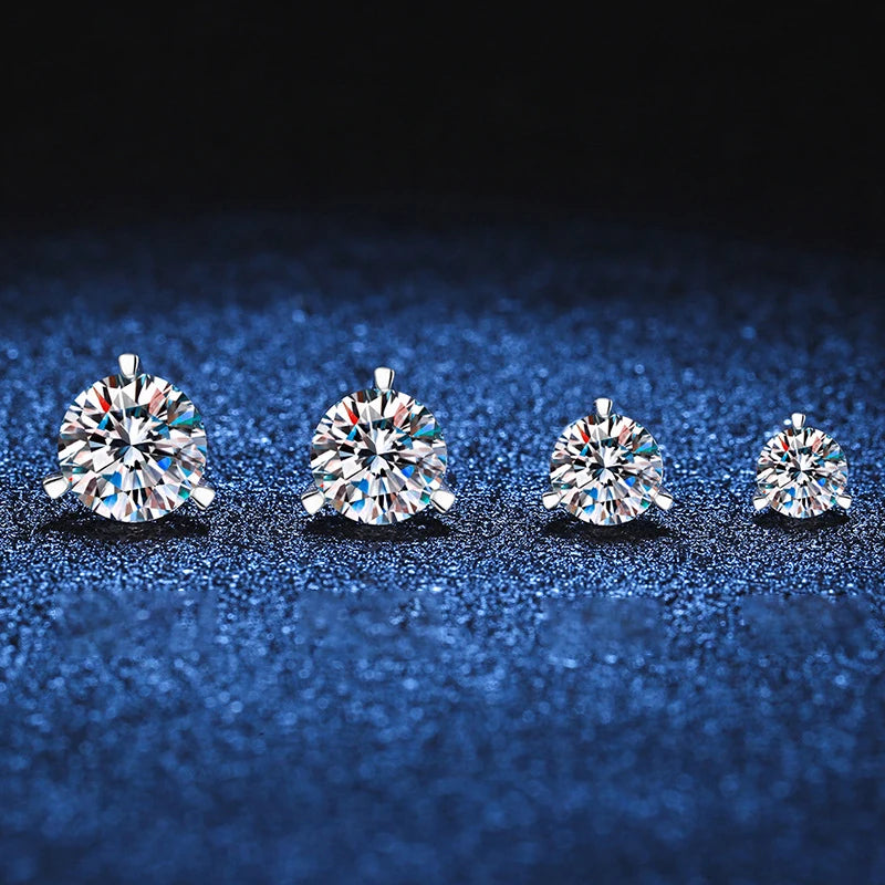 0,3 - 0,8 CT D Color 3-Claw Stud Earrings