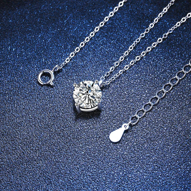 0,5-2CT D VVS1 Pendant Necklace