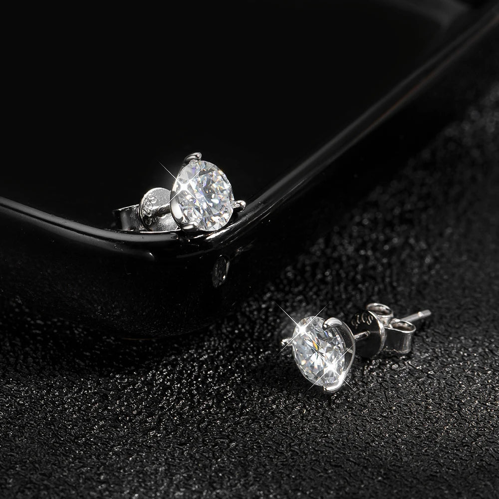 0,3 - 0,8 CT D Color 3-Claw Stud Earrings