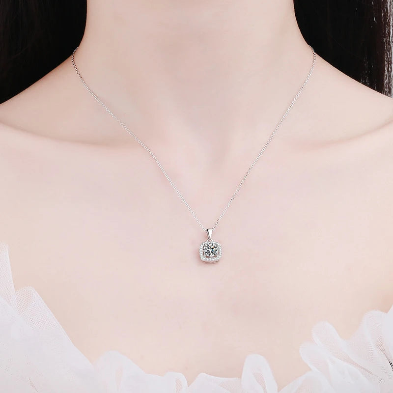 2CT D VVS1 Pendant Necklace