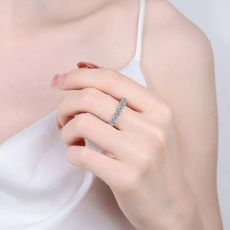 0.9 CT Ring – Emerald/Round Cut Half Eternity