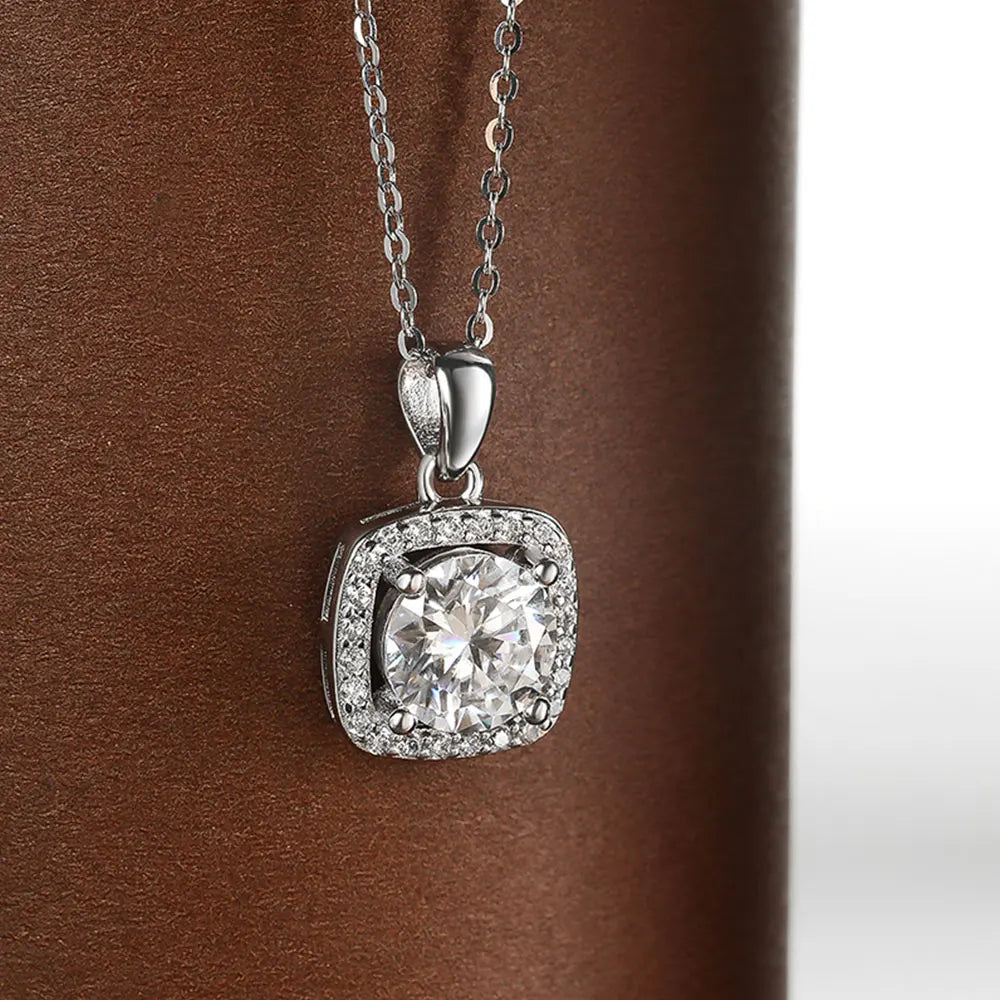 2CT D VVS1 Pendant Necklace
