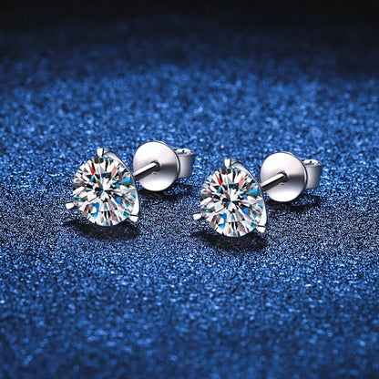 0,3 - 0,8 CT D Color 3-Claw Stud Earrings