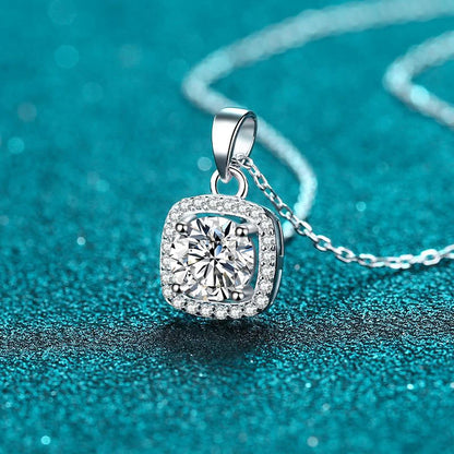 2CT D VVS1 Pendant Necklace