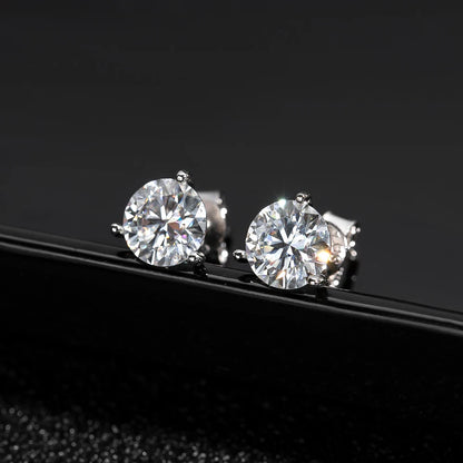 0,3 - 0,8 CT D Color 3-Claw Stud Earrings