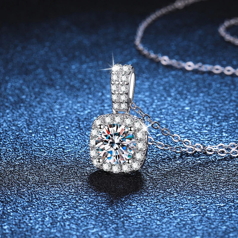 1CT D VVS1 Pendant Necklace