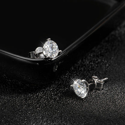0,3 - 0,8 CT D Color 3-Claw Stud Earrings