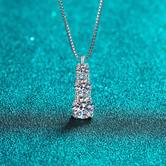 1,8 CT 3-Stone Pendant Necklace