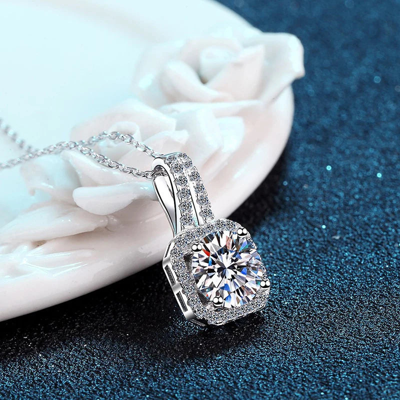 1CT D VVS1 Pendant Necklace